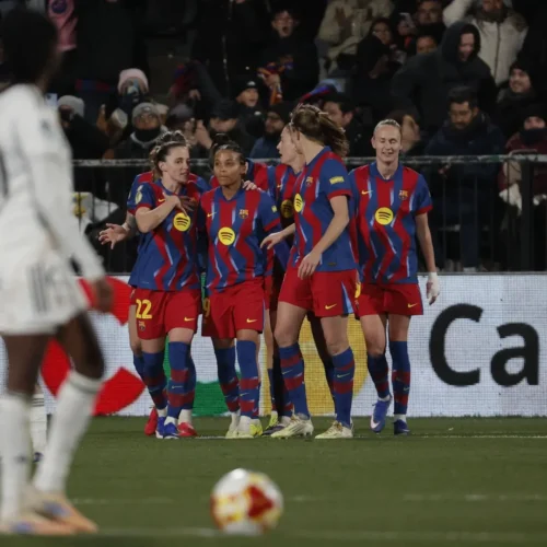 El Barça levanta la Supercopa de España femenina tras derrotar al Real Madrid en la final