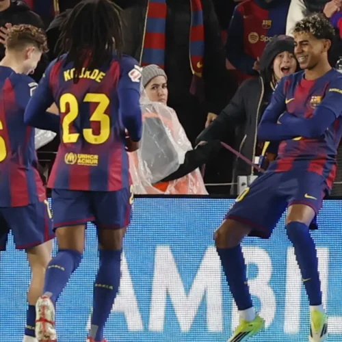 El Barça golea al colista Oviedo y recupera el liderato de LaLiga