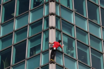 ¿Cuánto vale arriesgar tu vida en TV? Esto es lo que ha ganado Alex Honnold por su reto: «Una cantidad vergonzosamente pequeña»