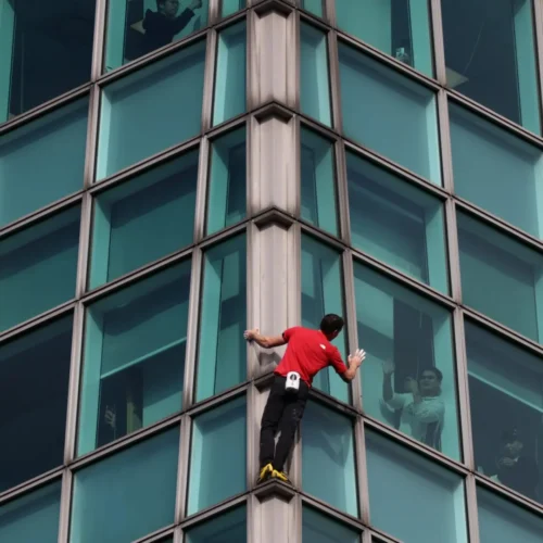 ¿Cuánto vale arriesgar tu vida en TV? Esto es lo que ha ganado Alex Honnold por su reto: «Una cantidad vergonzosamente pequeña»