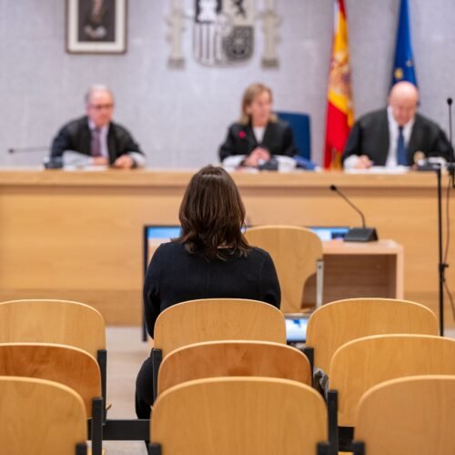 Policías fallecidos, audios perdidos y testigos que ya no aparecen: la Audiencia Nacional celebra un juicio tras 25 años de investigación