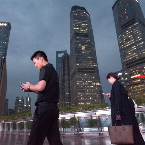 China abre la vía judicial para castigar a los creadores de un ‘chatbot’ por contenido sexual generado por IA