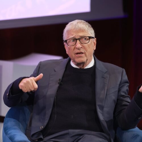 Evitar nuevos recortes en cooperación, aliarse con la IA y mantener el optimismo: los principales mensajes de Bill Gates en Madrid