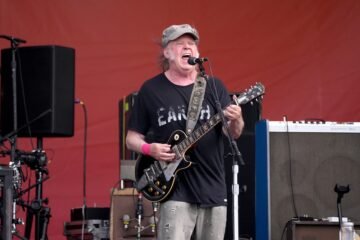 Música gratis para Groenlandia y su retiro de Amazon: la protesta de Neil Young contra la administración Trump