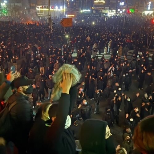 Apagón de internet en Irán: así funciona el arma digital de los regímenes autoritarios para acallar a la población