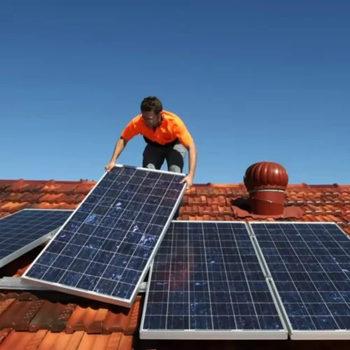 El sector del autoconsumo explora con las autonomías cómo tramitar ayudas ante la desaparición de instaladoras tras el ‘boom’