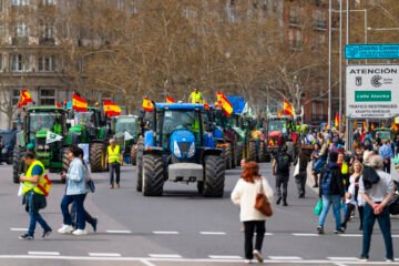 Cientos de tractores llegan a Madrid para protestar contra Mercosur y los recortes de la PAC