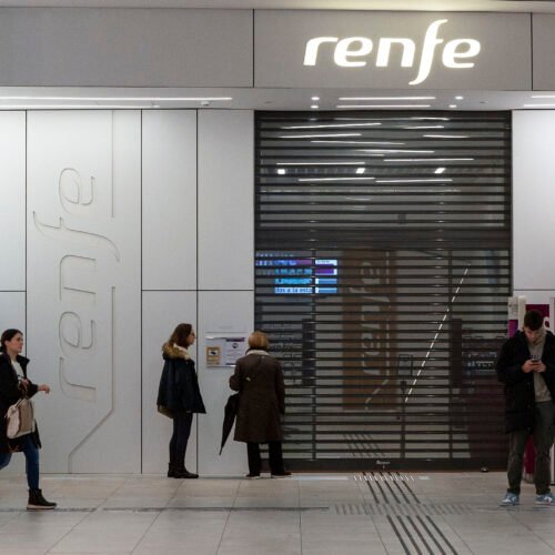 Puente retrasa la reapertura de la línea afectada por el accidente y limita más la velocidad: el viaje de Madrid a Sevilla supera las cinco horas