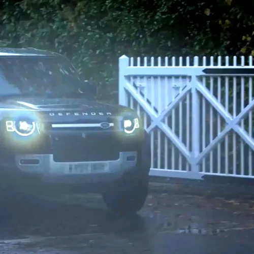 El expríncipe Andrés abandona la residencia de su hermano, el rey de Inglaterra, acosado por el escándalo de Epstein