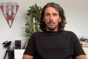 Javi Poves estalla contra los árbitros: «¡Vienes a ganar 300 euros de mierda! ¡Avísame y te doy el triple por pitar igual!»