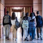 Todo por los niños, pero sin los niños: el debate sobre prohibir redes sociales a menores