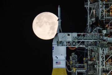 La NASA pospone hasta marzo el viaje de astronautas a la Luna por fugas de combustible en el cohete