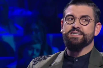 Manu Sánchez se casa con su novia sobre el escenario en pleno pregón del Carnaval de Cádiz: «Tenía que hacerlo»