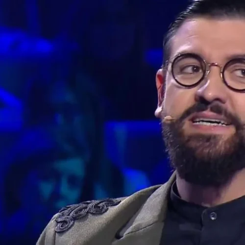 Manu Sánchez se casa con su novia sobre el escenario en pleno pregón del Carnaval de Cádiz: «Tenía que hacerlo»