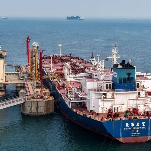 Cómo China se adelantó al ‘shock’ petrolero llenando sus depósitos antes de la guerra