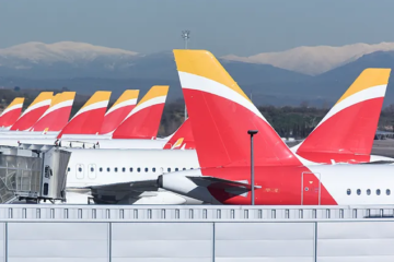 Iberia y los sindicatos firman el acuerdo para un ERE voluntario para 996 empleados