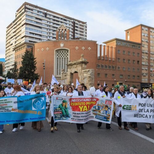 Sanidad convoca al comité de huelga de los médicos para negociar el fin de los paros