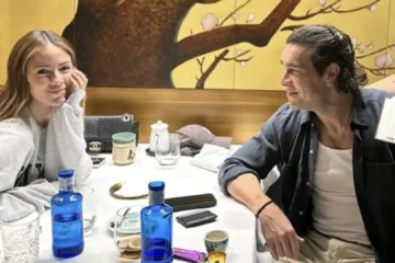 La fórmula de Mario Casas y Melyssa Pinto: vivir separados para estar mejor juntos