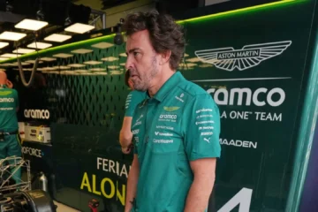 Fernando Alonso estalla contra Honda: «Es decepcionante cuando solo suministras a un equipo y no tienes repuestos ni existencias»