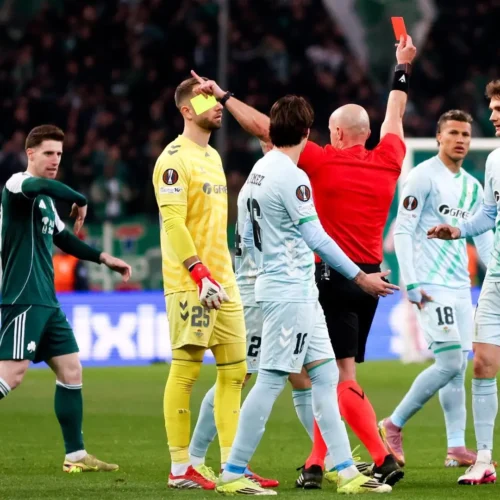 Un polémico penalti complica al Betis y Endrick evita la victoria del Celta en la ida de octavos de la Europa League
