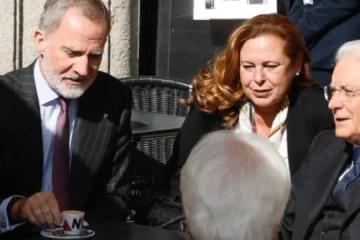 El rey Felipe se toma un café en la Plaza Mayor de Salamanca con el presidente de Italia, Sergio Mattarella