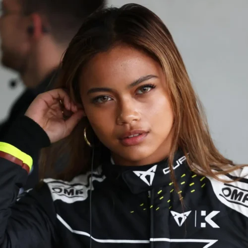 Bianca Bustamante, piloto y modelo: «Los mejores circuitos de España son Aragón, Valencia y el Jarama»