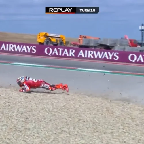 Dura caída de Marc Márquez en Austin: «Se ha dado un buen golpe en el brazo derecho y en la mano izquierda»