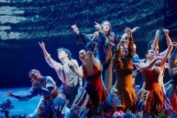 ‘Algarabía’:  un intento de diálogo cultural que acaba en monólogo con acotaciones