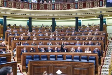 “Ahora pónmelo con tono agresivo”: así han empezado a utilizar la IA los diputados del Congreso