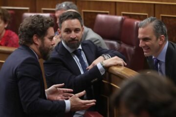 Vox espera que su éxito en las elecciones de Castilla y León acalle las voces de los disidentes