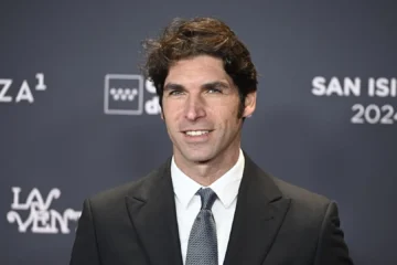 Cayetano Rivera ‘junta’ por primera vez a sus dos hijos en una foto por el Día del Padre