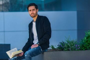 Ricardo Mauricio Camacho Ramírez emociona con una obra poética sobre la pérdida y la reconstrucción emocional