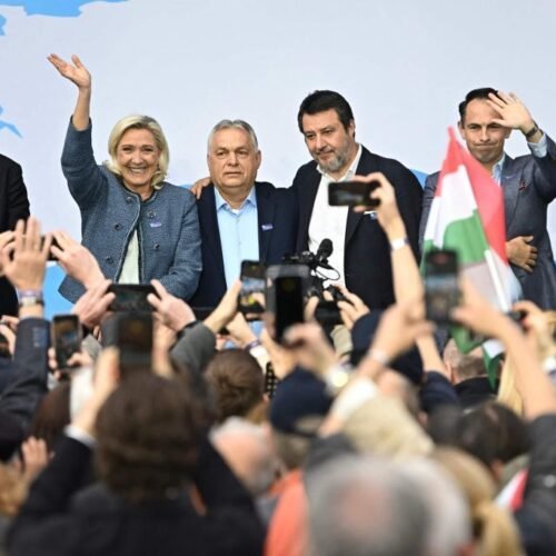 Le Pen lamenta «la satisfacción de la Comisión Europea» por la derrota de su amigo y aliado Viktor Orban