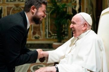 Salvatore Cernuzio, vaticanista: «El Papa Francisco nos cambió a todos mostrándonos su lado más humano»