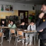 Primeras protestas por la presencia de mossos en institutos en Cataluña: “Los alumnos son personas, no delincuentes”