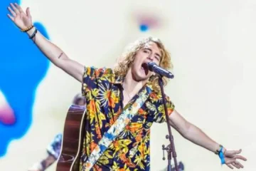 Qué fue de Manel Navarro, el cantante de «el gallo de España» en Eurovisión