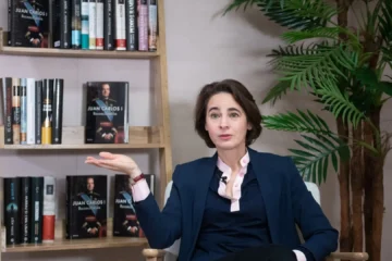 Laurence Debray, biógrafa del rey emérito: «Está en forma, tiene la debilidad de las piernas, pero de cabeza está fenomenal»