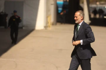 Felipe VI en Málaga de boda y Juan Carlos I, en París, para recibir un premio: los ‘planes’ por separado de padre e hijo