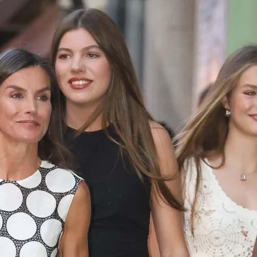 La imagen de la reina Letizia y sus hijas, Leonor y Sofía, en el concierto de Rosalía en Madrid: «Se fueron antes…»