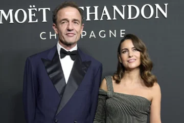 Alessandro Lequio reaparece en Galicia con una foto junto a su novia más de cuatro meses después de su despido de Mediaset