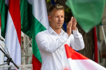 La agitada vida sentimental de Pèter Magyar, primer ministro de Hungria: divorciado de una ministra y con una novia más joven que él