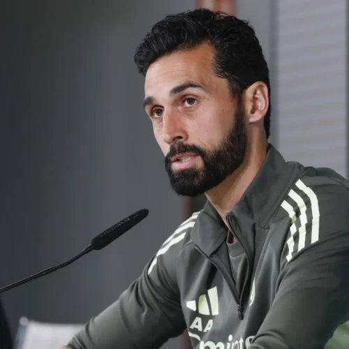 Álvaro Arbeloa critica el arbitraje español y lanza un dardo al Barça: «No se trata de desconfiar, sino de lo que vemos»