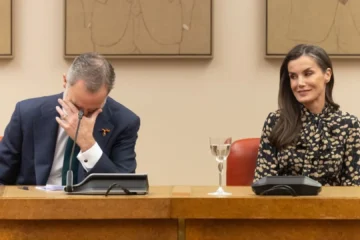 El rey Felipe se parte de risa en un acto con la comunidad gitana cuando le hablan de su madre: «Era una gitana más»