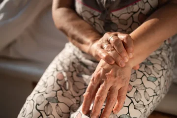 España lidera un ensayo pionero en el mundo para tratar a pacientes con artritis reumatoide