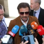 Rodolfo Sancho, al salir de su juicio con Silvia Bronchalo: «Si hubiese querido vejarla, le hubiera dicho algo como ‘loca de mierda»