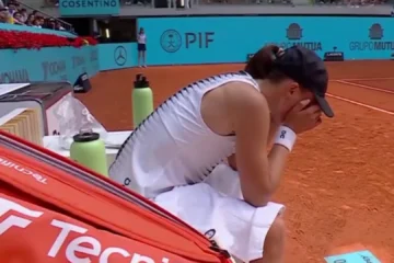 Iga Swiatek se retira del Mutua Madrid Open entre lágrimas: «Hay un virus rondando entre los jugadores»