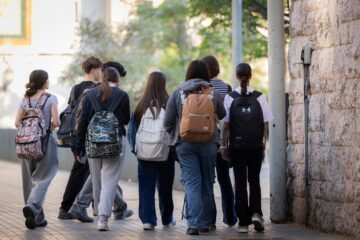 Meter policías: la polémica respuesta al aumento de la conflictividad en los centros educativos