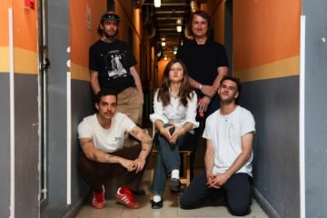 Niña Polaca, la voz del indie-rock español: “Cuando alguien de 25 años se pone hasta el culo de pastillas para sobrevivir es que algo va muy mal”