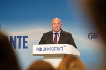 Génova choca con Vox por la interpretación del acuerdo de Extremadura y afirma que Cáritas sí recibirá ayudas