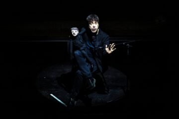 Todo lo que le pasa a un hombre después de que le acusen públicamente de agresión sexual: la reflexión teatral de Cristina Fallarás